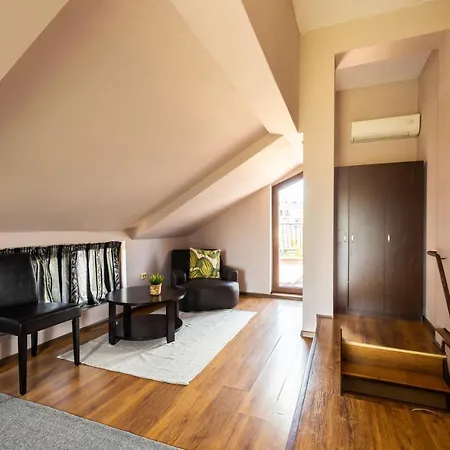 Апартамент Quiet Maisonette メ Free Parking *